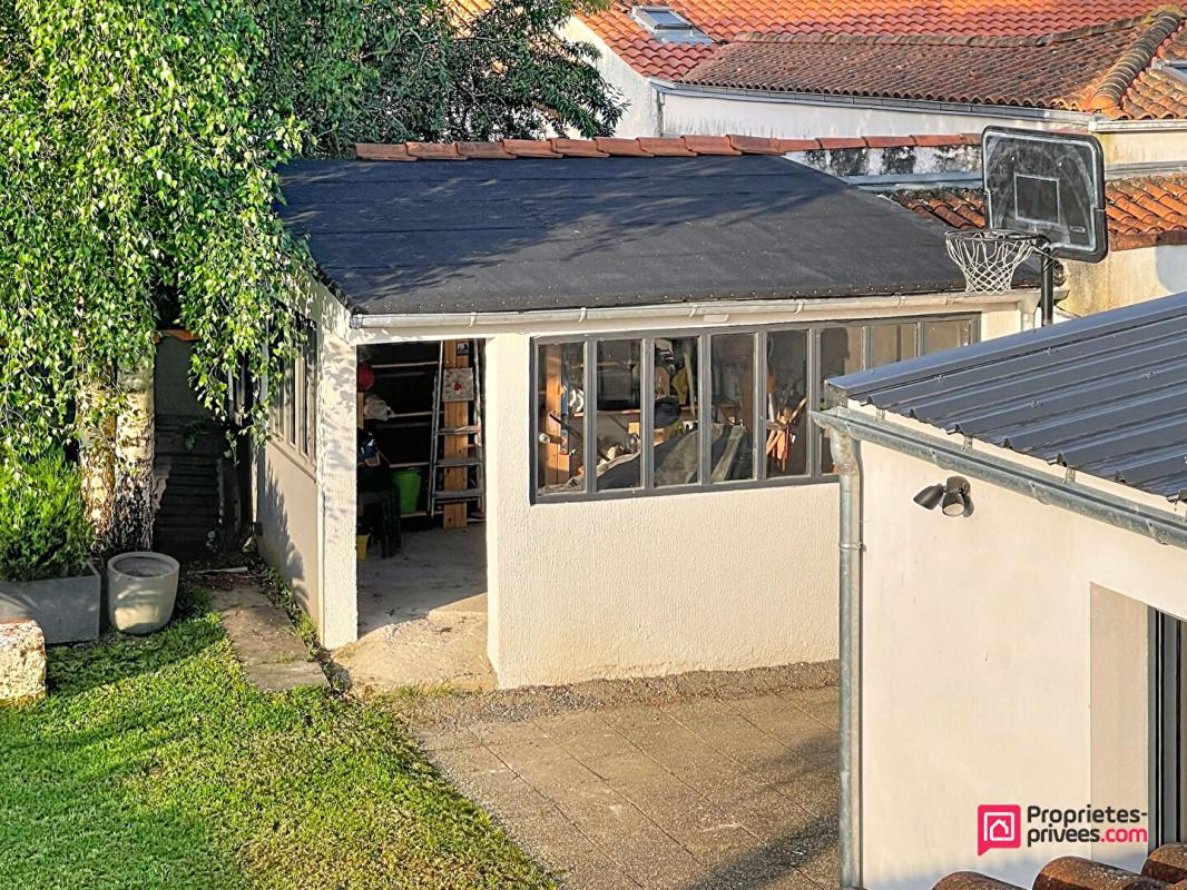 SAINT-XANDRE Maison familiale au coeur de Saint Xandre 8 pièce(s) 196 m2 16