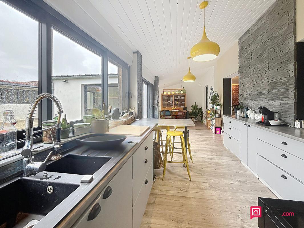 SAINT-XANDRE Maison familiale au coeur de Saint Xandre 8 pièce(s) 196 m2 9