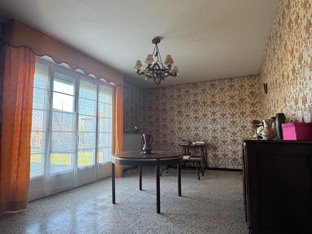 VAYRES Maison à Vayres  de  5 pièces  de 105 m2 - 3 chambres - Un chai de 60 m² - Terrain de 1270 m² 4