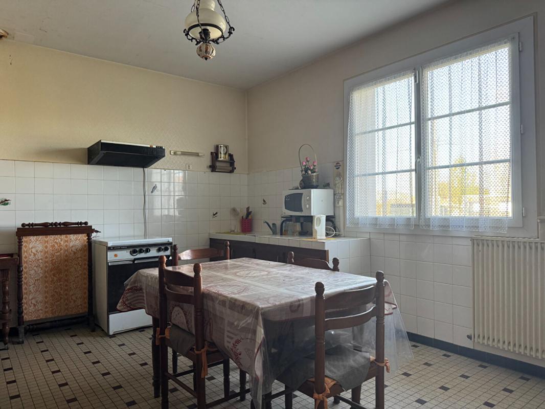 VAYRES Maison à Vayres  de  5 pièces  de 105 m2 - 3 chambres - Un chai de 60 m² - Terrain de 1270 m² 5