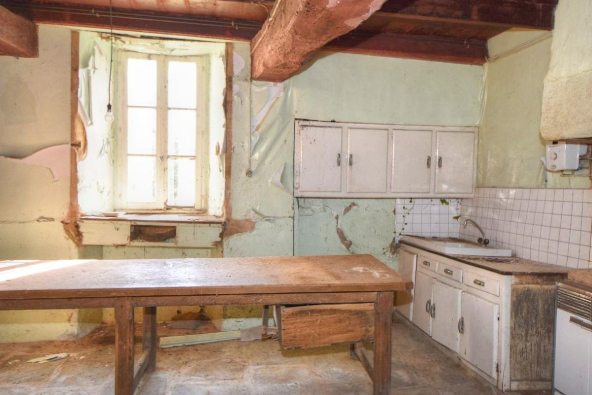 TREGUIER Corps de ferme à restaurer sur terrain de 9 000 m2 12