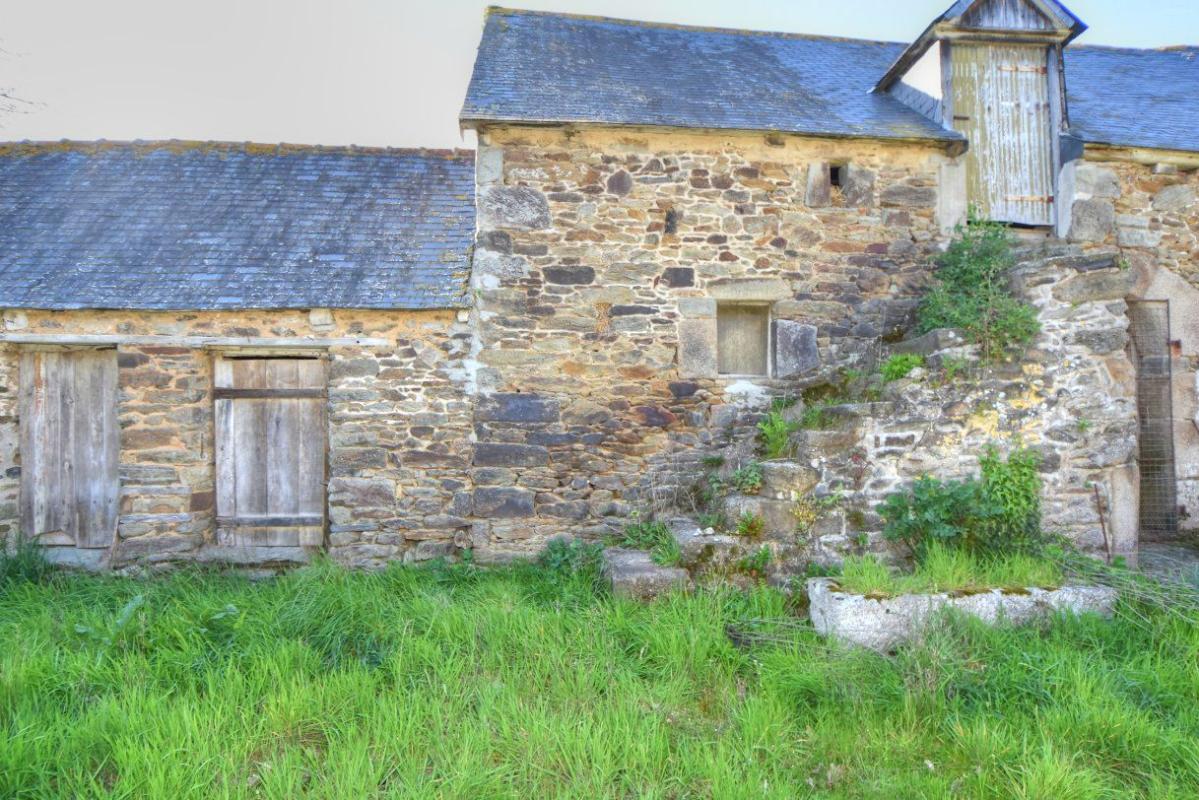TREGUIER Corps de ferme à restaurer sur terrain de 9 000 m2 17