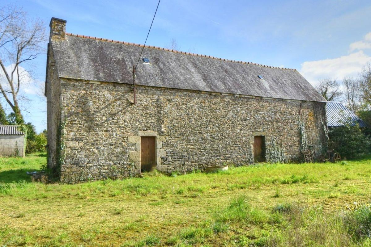 TREGUIER Corps de ferme à restaurer sur terrain de 9 000 m2 18