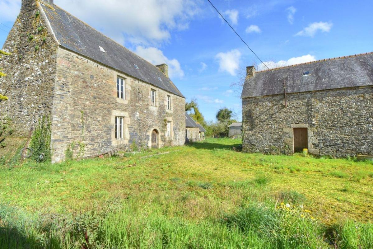 TREGUIER Corps de ferme à restaurer sur terrain de 9 000 m2 6