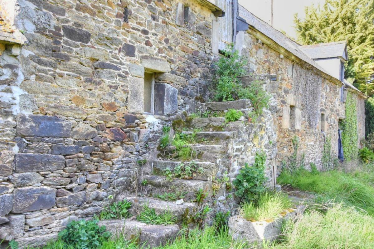 TREGUIER Corps de ferme à restaurer sur terrain de 9 000 m2 9