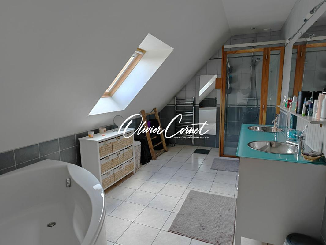 SAINT-DENIS-D'AUTHOU Pavillon récent 117 m2 proche THIRON-GARDAIS 17