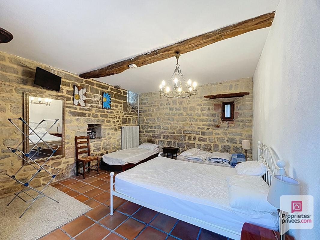 CAVAGNAC PROPRIÉTÉ  TOURISTIQUE DE CHARME -12 PIÈCES - PISCINE -TERRAIN DE 3245 m² -IDÉALE PROJET TOURISTIQUE OU RÉSIDENTIEL 17