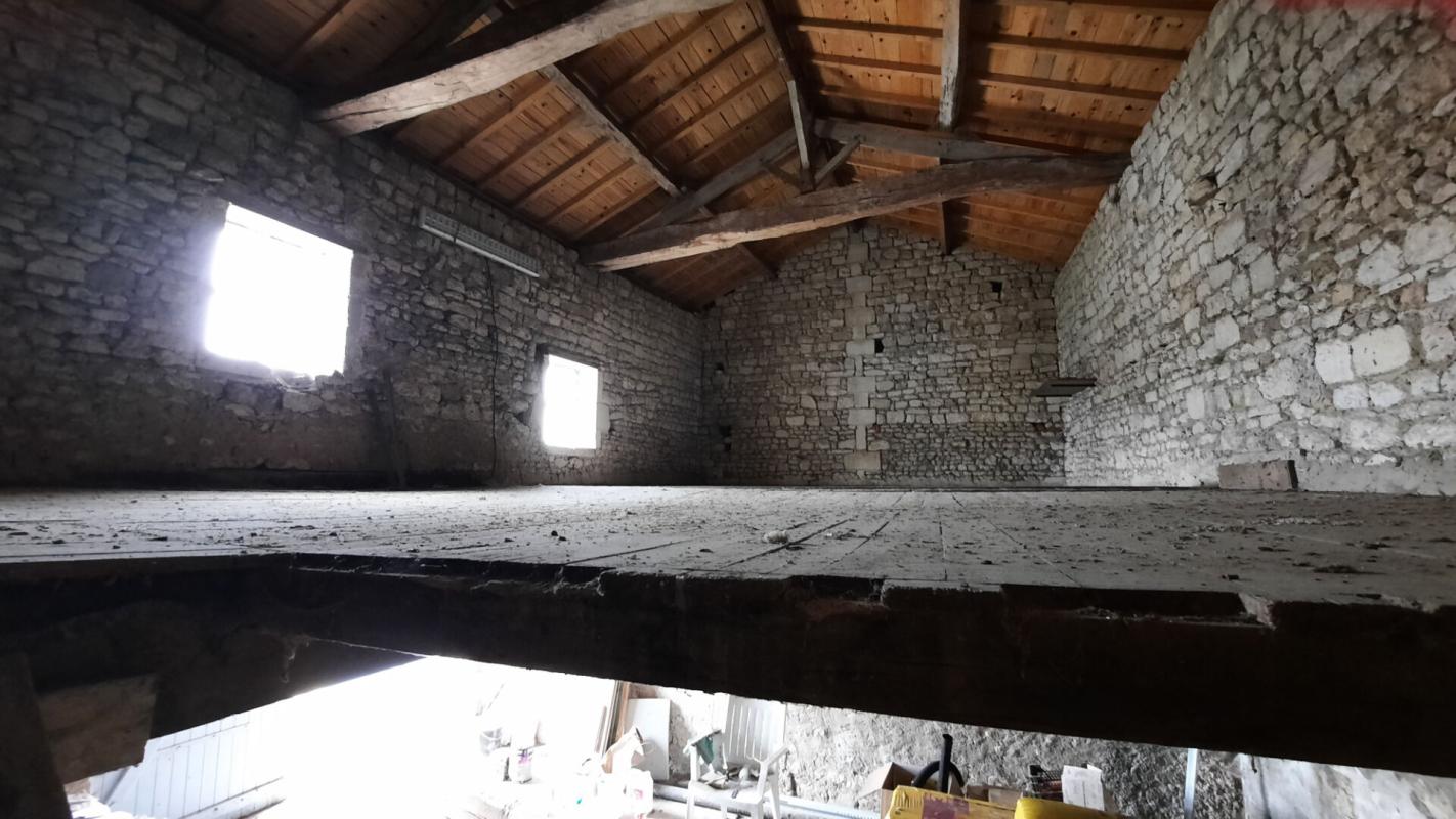 NIEUL-LE-VIROUIL Charentaise rénovée, dépendances et piscine 14