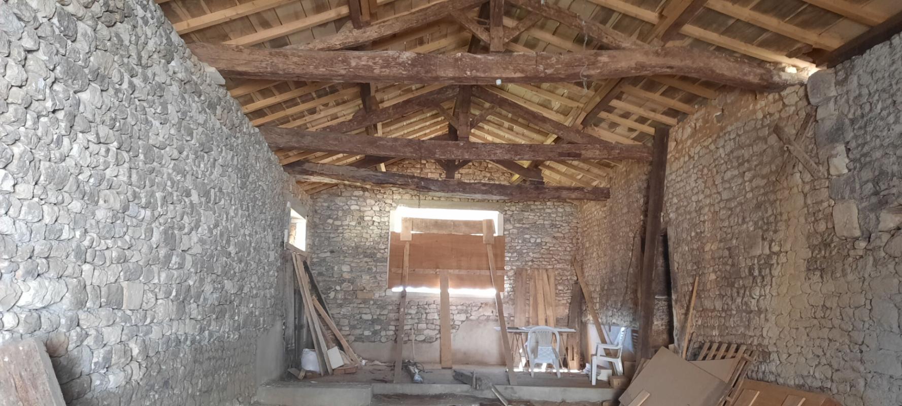 NIEUL-LE-VIROUIL Charentaise rénovée, dépendances et piscine 15