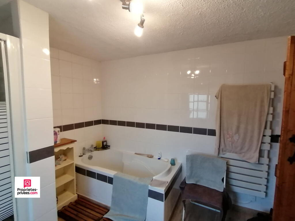 RANES RANES (61) Longère Normande à colombages ( vendue entièrement meublée et équipée), 135 m2 environ, 6 pièces, 3 (possible 4) chambres, PRIX  241 500 , honoraires 5% inclus à la charge de l'acquéreur soit 230 000 hors honoraires 15