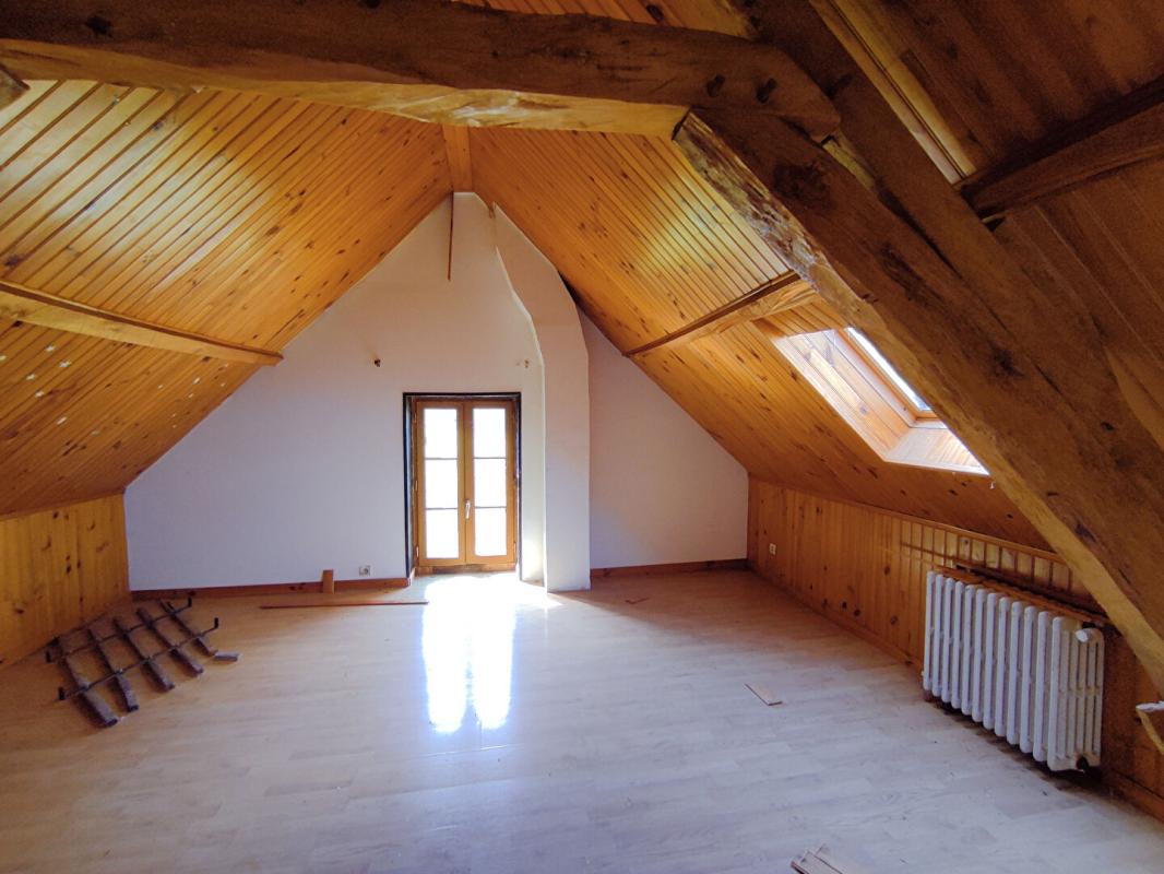 CHAUMUSSAY Longère Chaumussay 5 pièce(s) 109 m2 sur 2 Ha 13