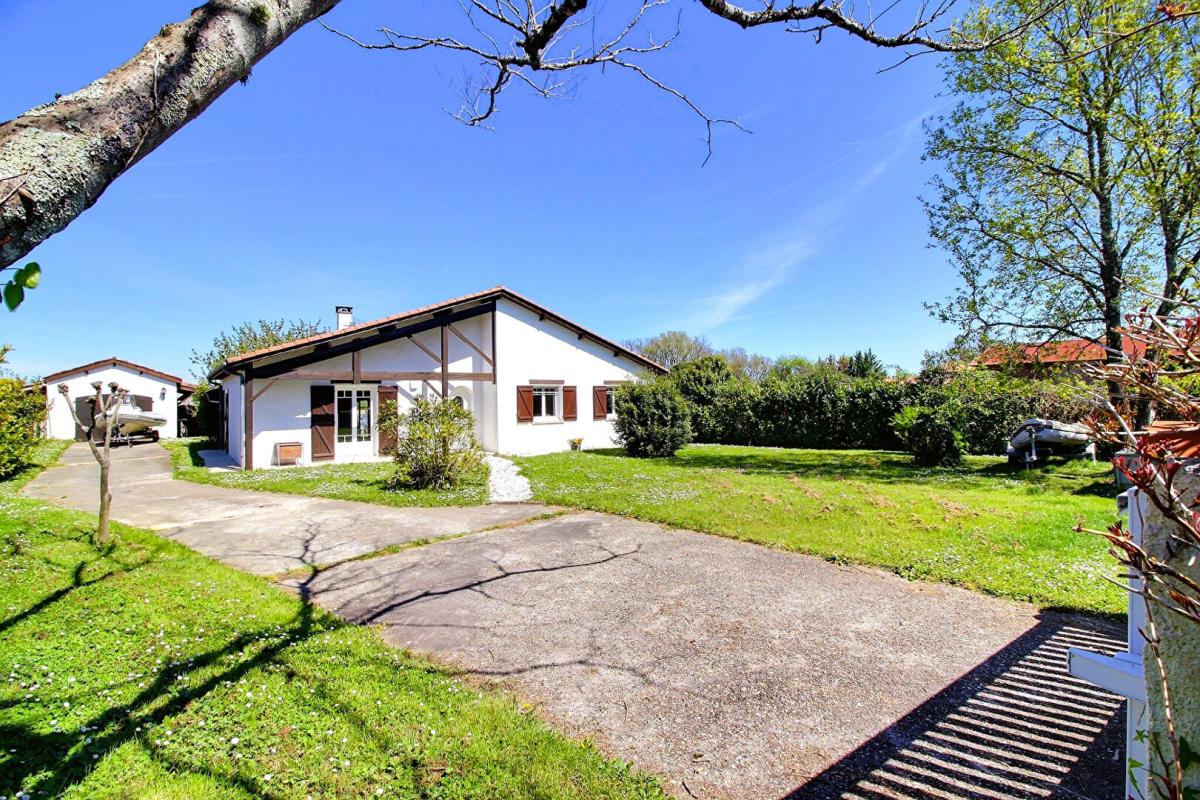 SAINT-LOUBES Maison T5 de plain-pied 145 M², garage 40 M², parcelle 1 250 M² à Saint-Loubès 1