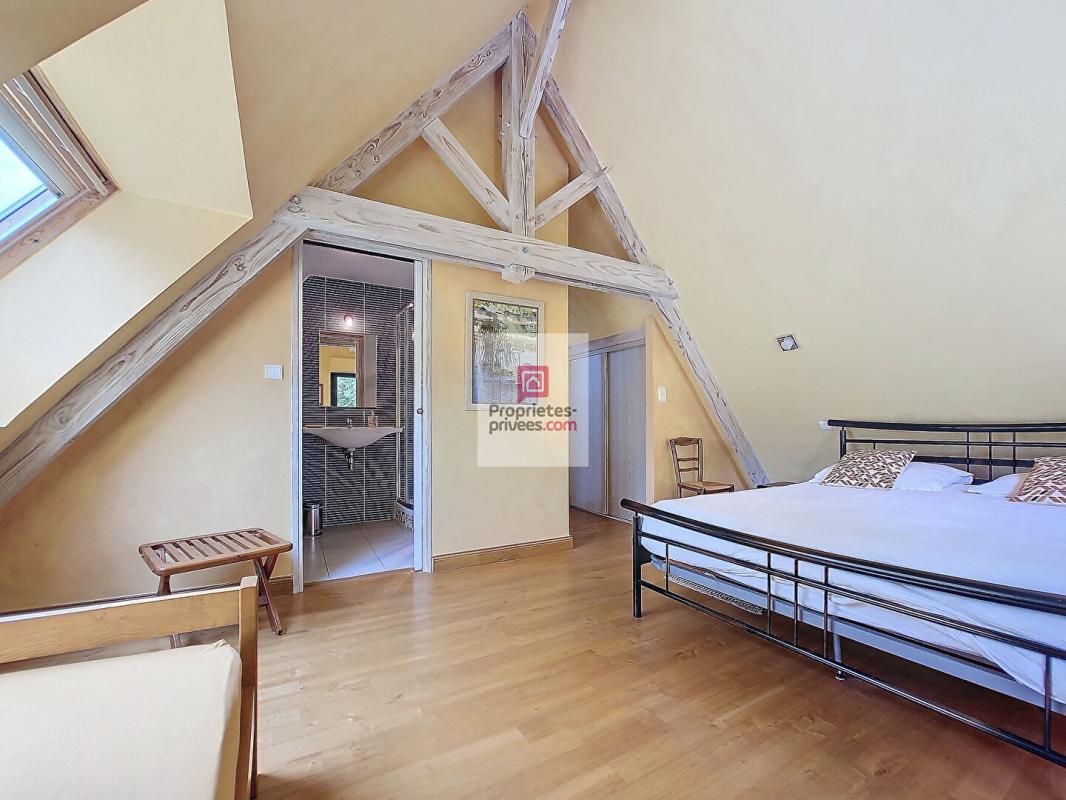 ROUFFIGNAC-SAINT-CERNIN-DE-REILHAC Vue panoramique, calme absolu,  intimité! Un véritable coup de coeur architectural! 2 Maisons.  5 Chambres, 4 salles d'eau. Jardin environ 1ha 10