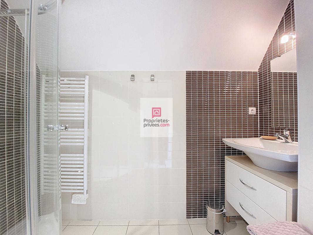 ROUFFIGNAC-SAINT-CERNIN-DE-REILHAC Vue panoramique, calme absolu,  intimité! Un véritable coup de coeur architectural! 2 Maisons.  5 Chambres, 4 salles d'eau. Jardin environ 1ha 11