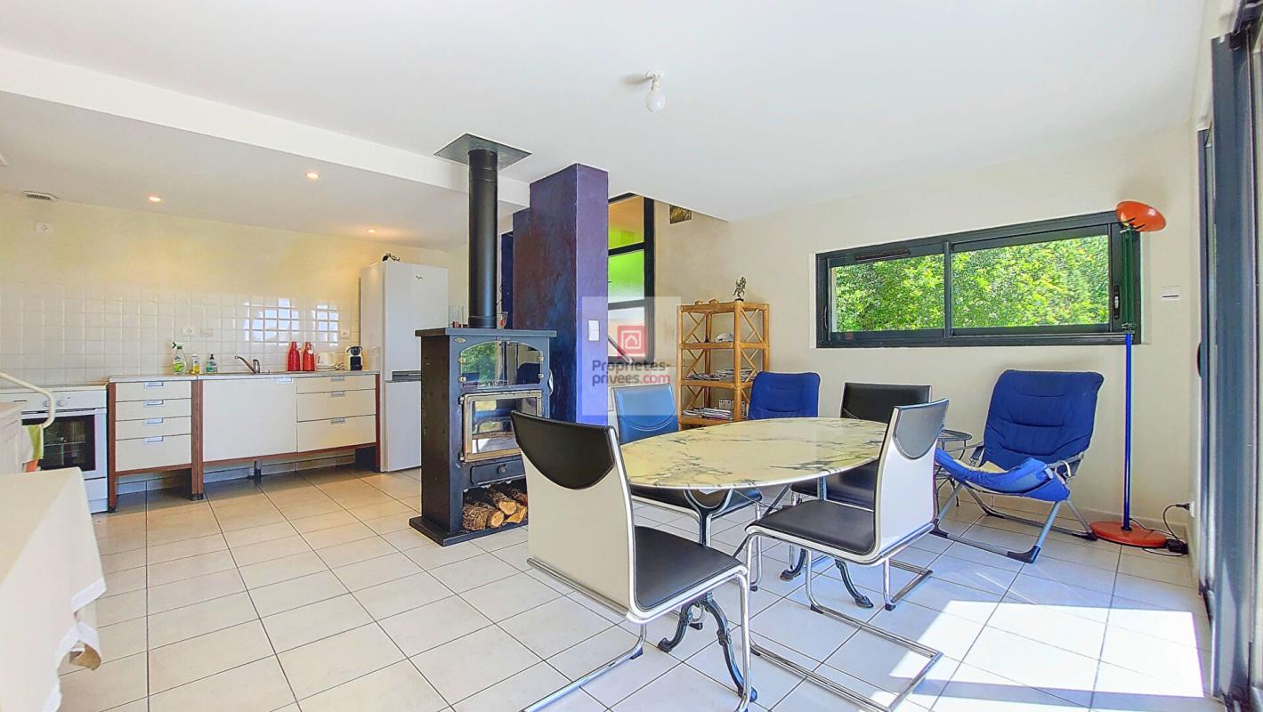 ROUFFIGNAC-SAINT-CERNIN-DE-REILHAC Vue panoramique, calme absolu,  intimité! Un véritable coup de coeur architectural! 2 Maisons.  5 Chambres, 4 salles d'eau. Jardin environ 1ha 13