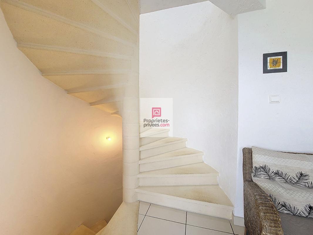 ROUFFIGNAC-SAINT-CERNIN-DE-REILHAC Vue panoramique, calme absolu,  intimité! Un véritable coup de coeur architectural! 2 Maisons.  5 Chambres, 4 salles d'eau. Jardin environ 1ha 15