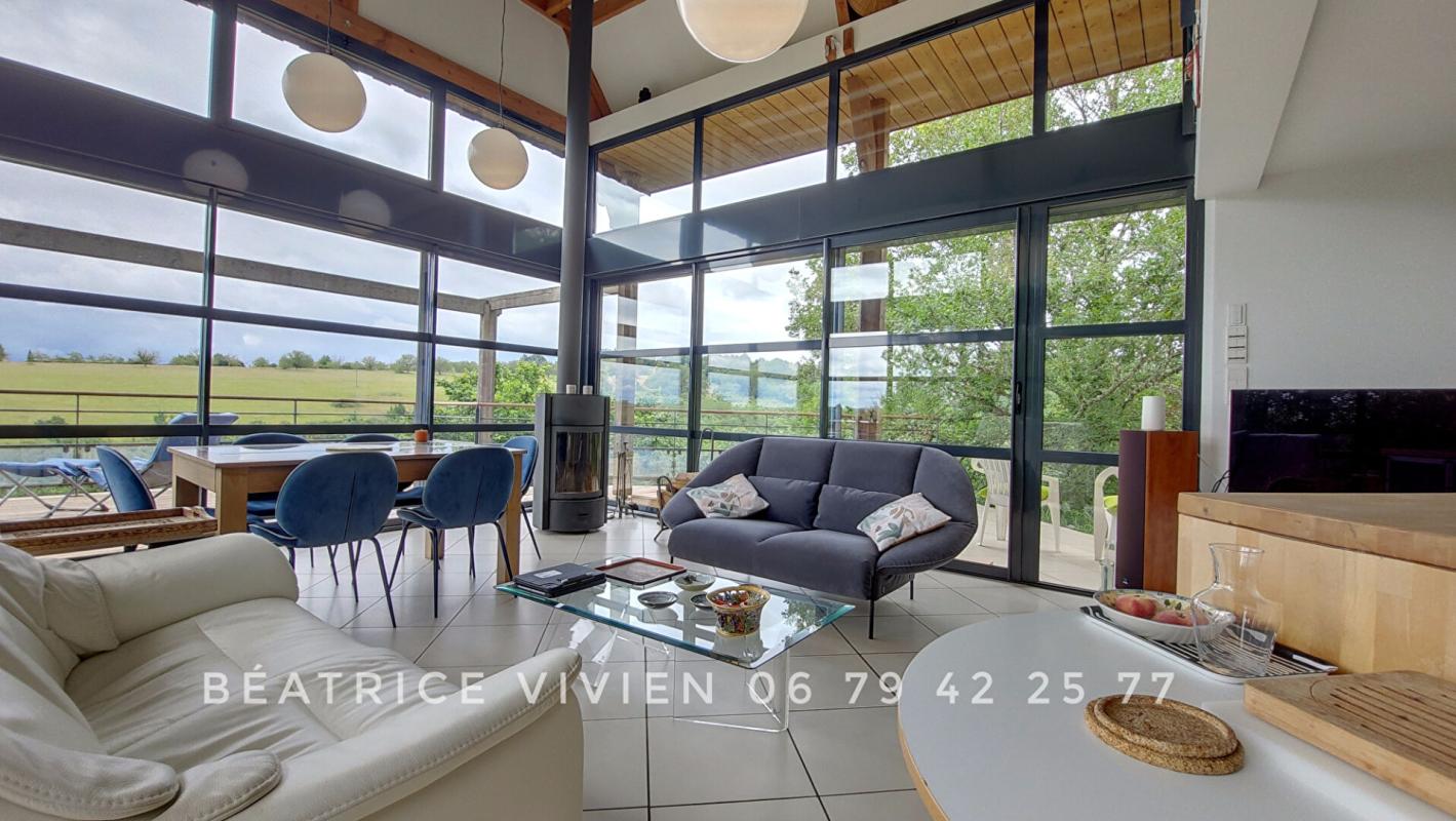 ROUFFIGNAC-SAINT-CERNIN-DE-REILHAC Vue panoramique, calme absolu,  intimité! Un véritable coup de coeur architectural! 2 Maisons.  5 Chambres, 4 salles d'eau. Jardin environ 1ha 16