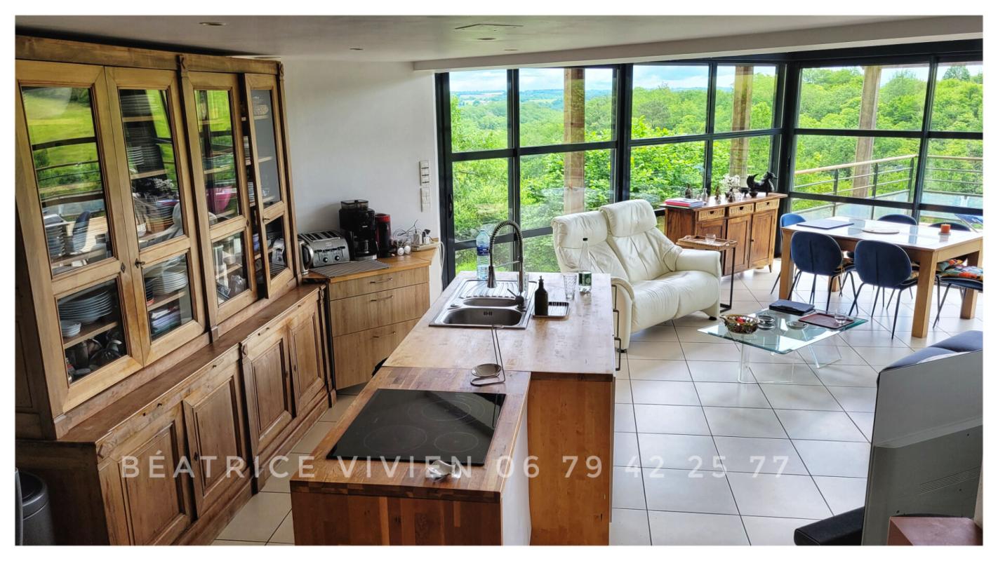 ROUFFIGNAC-SAINT-CERNIN-DE-REILHAC Vue panoramique, calme absolu,  intimité! Un véritable coup de coeur architectural! 2 Maisons.  5 Chambres, 4 salles d'eau. Jardin environ 1ha 17