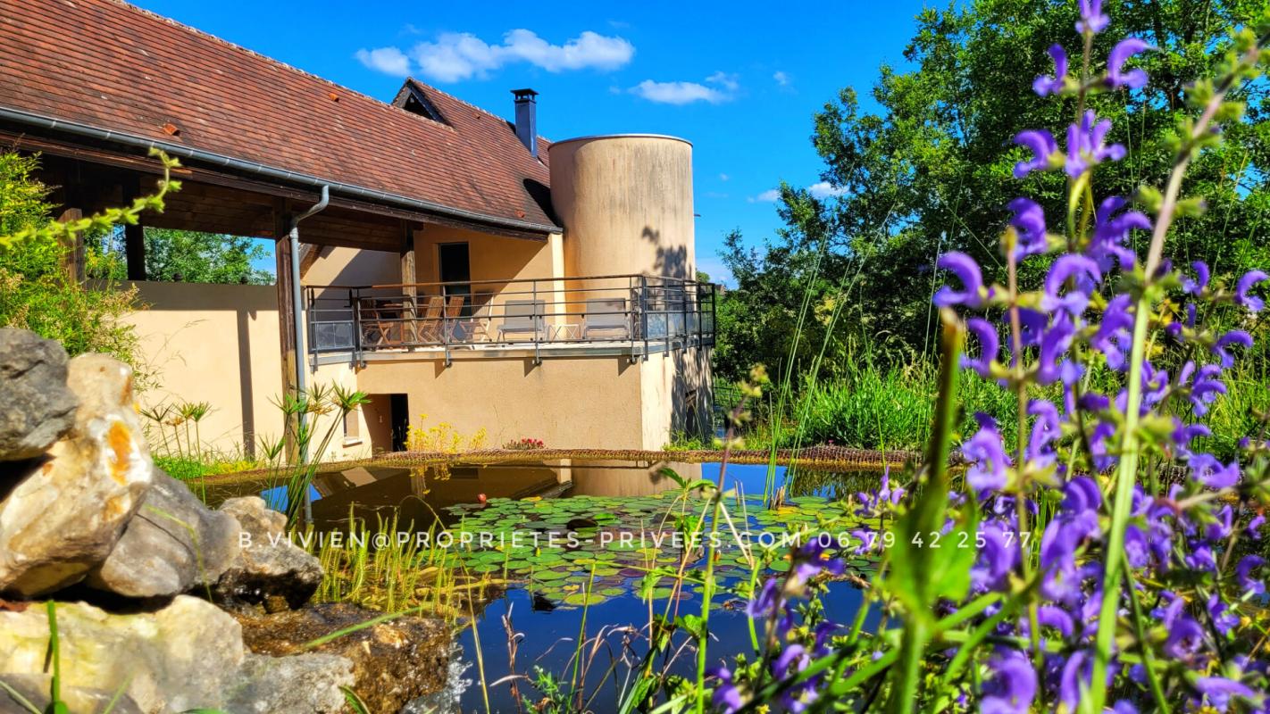 ROUFFIGNAC-SAINT-CERNIN-DE-REILHAC Vue panoramique, calme absolu,  intimité! Un véritable coup de coeur architectural! 2 Maisons.  5 Chambres, 4 salles d'eau. Jardin environ 1ha 18