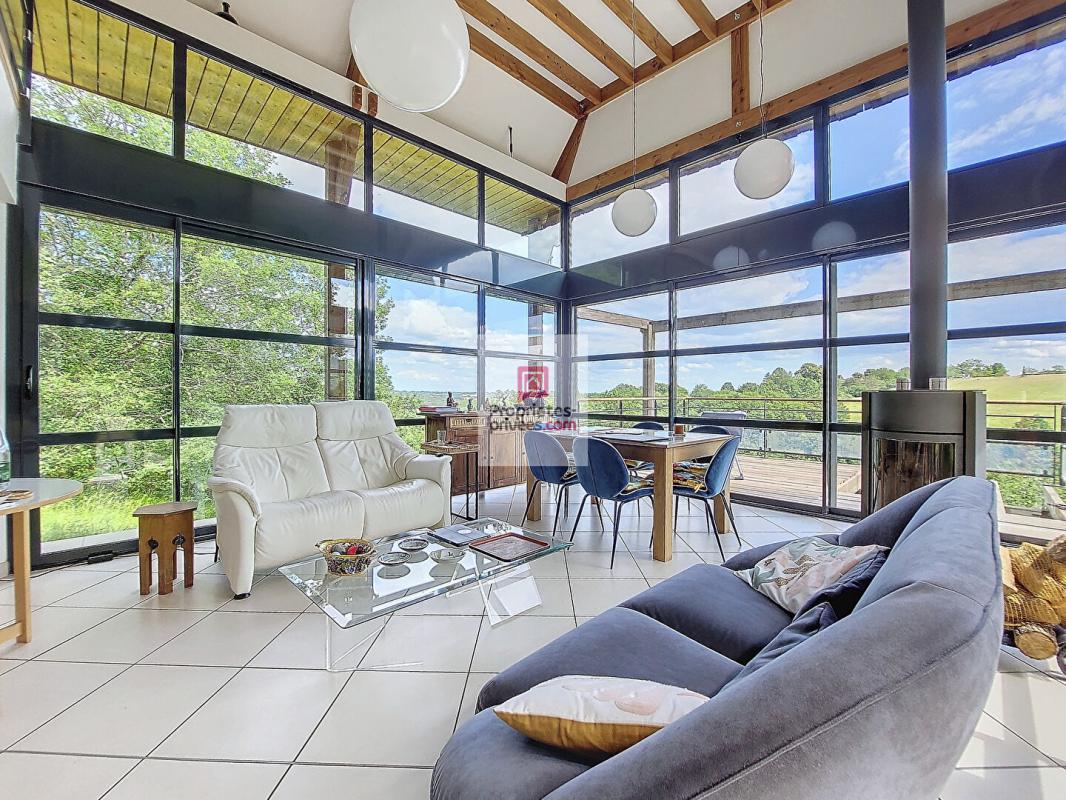 ROUFFIGNAC-SAINT-CERNIN-DE-REILHAC Vue panoramique, calme absolu,  intimité! Un véritable coup de coeur architectural! 2 Maisons.  5 Chambres, 4 salles d'eau. Jardin environ 1ha 4