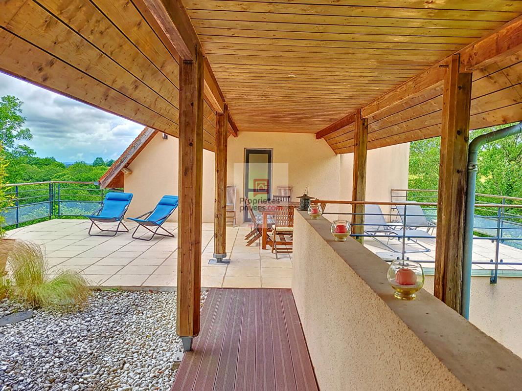 ROUFFIGNAC-SAINT-CERNIN-DE-REILHAC Vue panoramique, calme absolu,  intimité! Un véritable coup de coeur architectural! 2 Maisons.  5 Chambres, 4 salles d'eau. Jardin environ 1ha 5