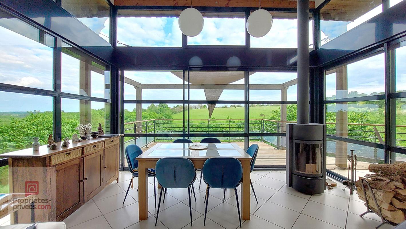 ROUFFIGNAC-SAINT-CERNIN-DE-REILHAC Vue panoramique, calme absolu,  intimité! Un véritable coup de coeur architectural! 2 Maisons.  5 Chambres, 4 salles d'eau. Jardin environ 1ha 6