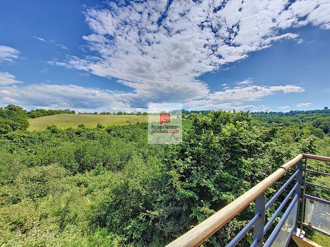 ROUFFIGNAC-SAINT-CERNIN-DE-REILHAC Vue panoramique, calme absolu,  intimité! Un véritable coup de coeur architectural! 2 Maisons.  5 Chambres, 4 salles d'eau. Jardin environ 1ha 7