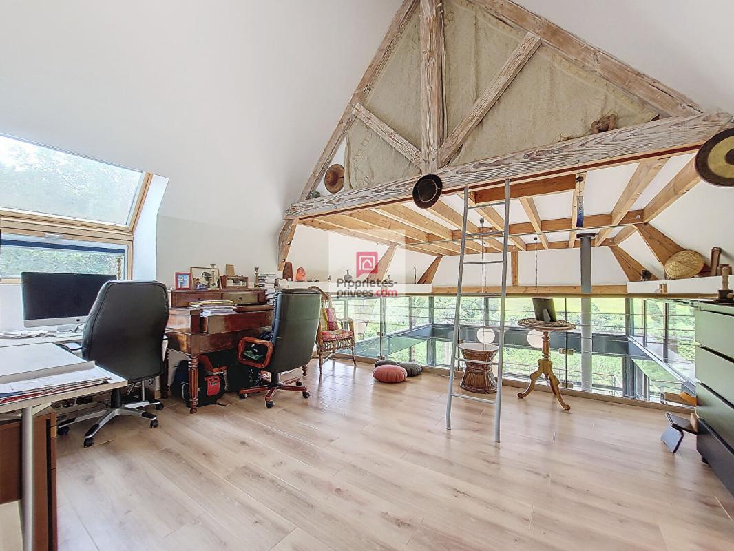 ROUFFIGNAC-SAINT-CERNIN-DE-REILHAC Vue panoramique, calme absolu,  intimité! Un véritable coup de coeur architectural! 2 Maisons.  5 Chambres, 4 salles d'eau. Jardin environ 1ha 9