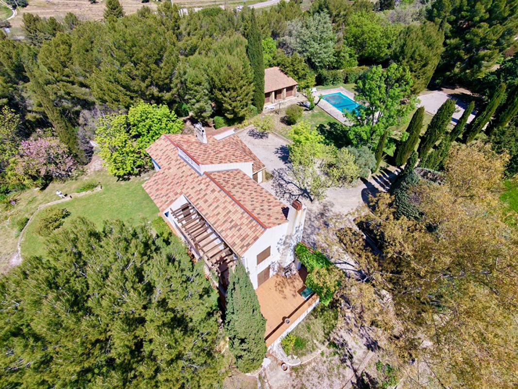 LE CASTELLET Le Castellet  Propriété de caractère au potentiel exceptionnel, au coeur d'un écrin de nature - 860 000 euros 4