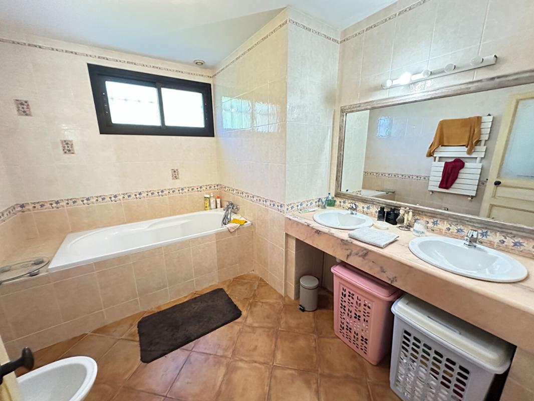 SAINT-CHAMAS Maison de plain pied à Saint Chamas avec piscine 8