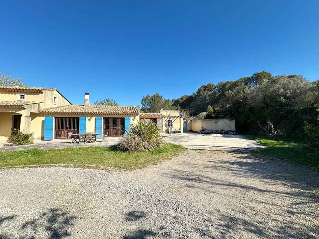 SAINT-CHAMAS Maison de plain pied à Saint Chamas avec piscine 9