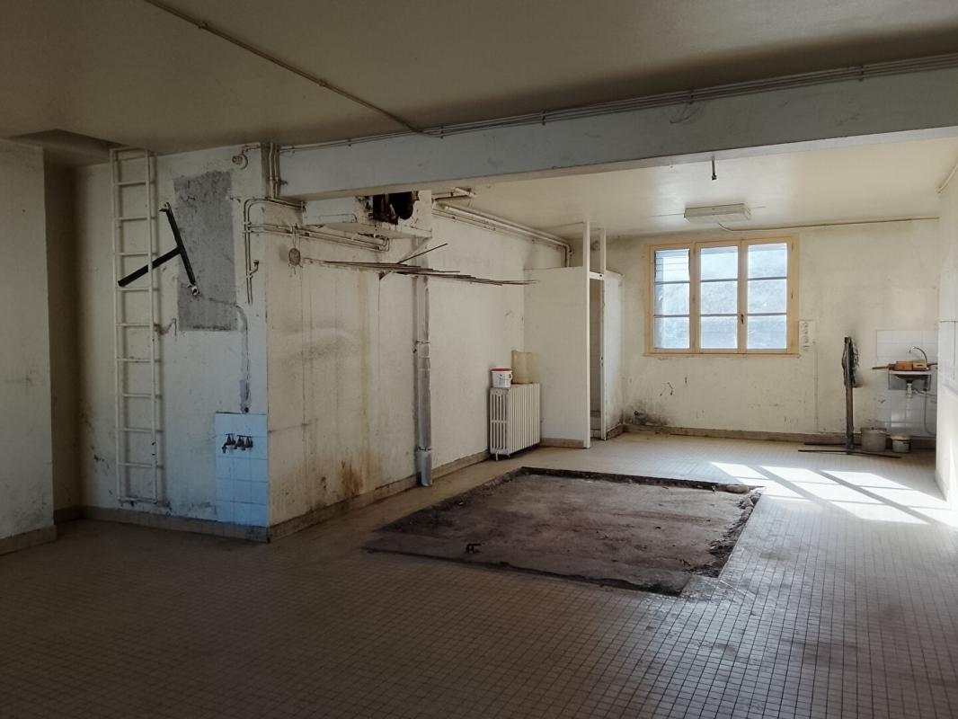 LE PETIT-PRESSIGNY Maison Le  Petit Pressigny 8 pièce(s) 200 m2 10