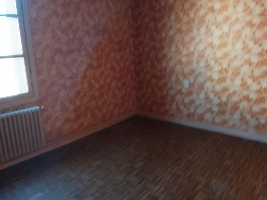 LE PETIT-PRESSIGNY Maison Le  Petit Pressigny 8 pièce(s) 200 m2 16