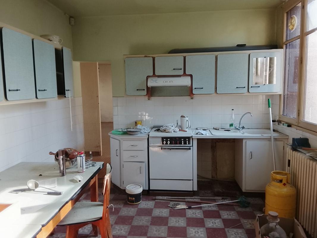 LE PETIT-PRESSIGNY Maison Le  Petit Pressigny 8 pièce(s) 200 m2 17