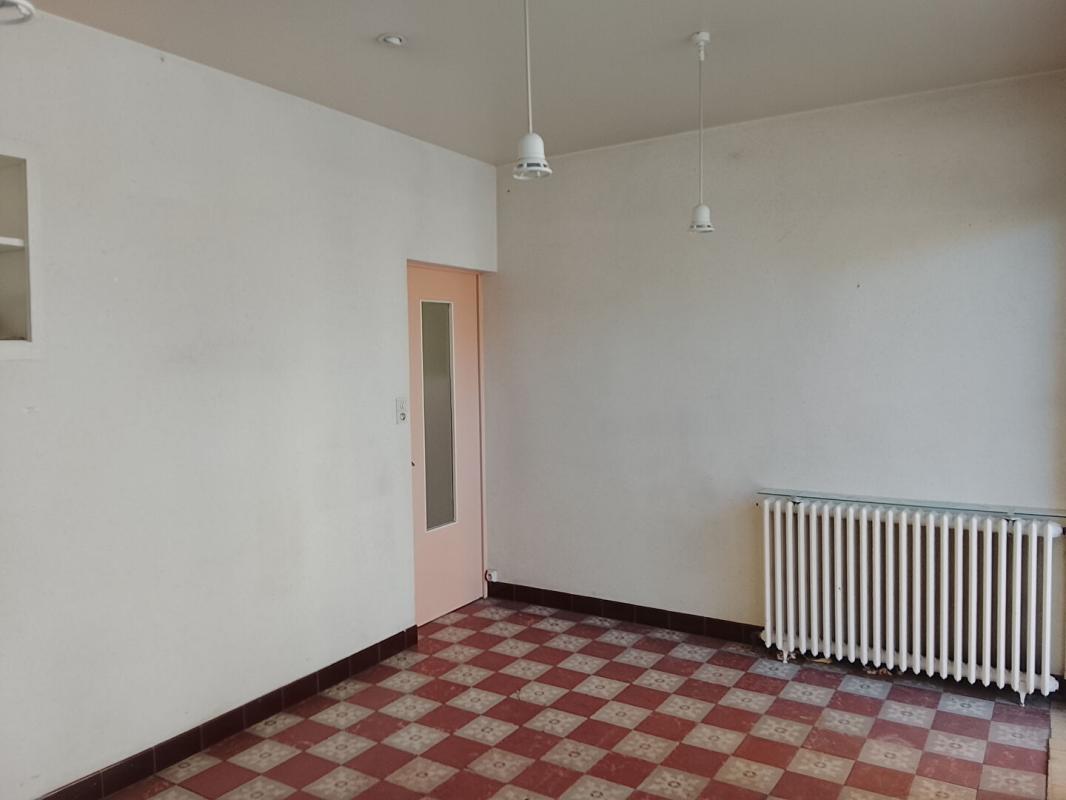 LE PETIT-PRESSIGNY Maison Le  Petit Pressigny 8 pièce(s) 200 m2 7