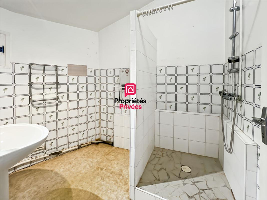 SAINT-MACAIRE Maison mitoyenne avec cour et 2 chambres 7