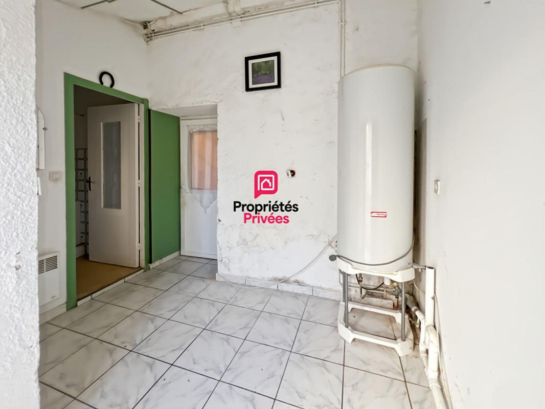 SAINT-MACAIRE Maison mitoyenne avec cour et 2 chambres 8