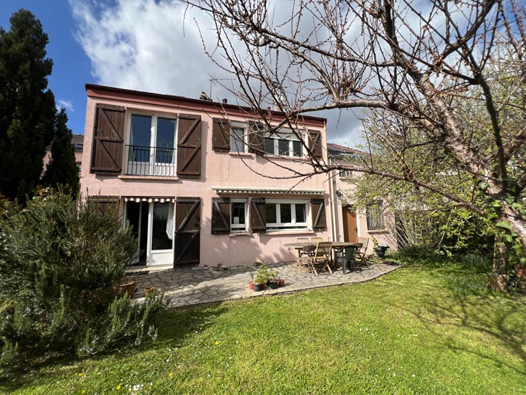 VILLEPREUX Maison Villepreux 9 pièces 7 chambres 180 m2 Type Marly 1