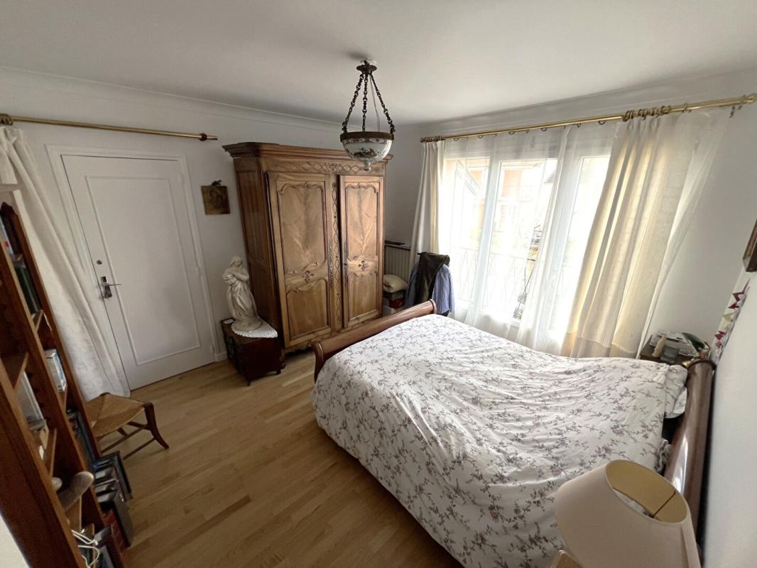 VILLEPREUX Maison Villepreux 9 pièces 7 chambres 180 m2 Type Marly 11