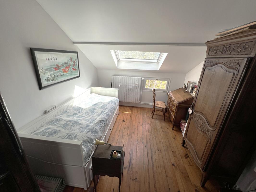 VILLEPREUX Maison Villepreux 9 pièces 7 chambres 180 m2 Type Marly 13