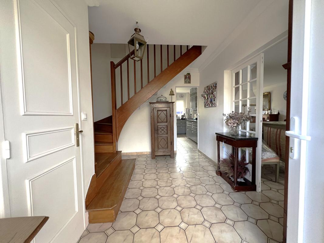 VILLEPREUX Maison Villepreux 9 pièces 7 chambres 180 m2 Type Marly 3