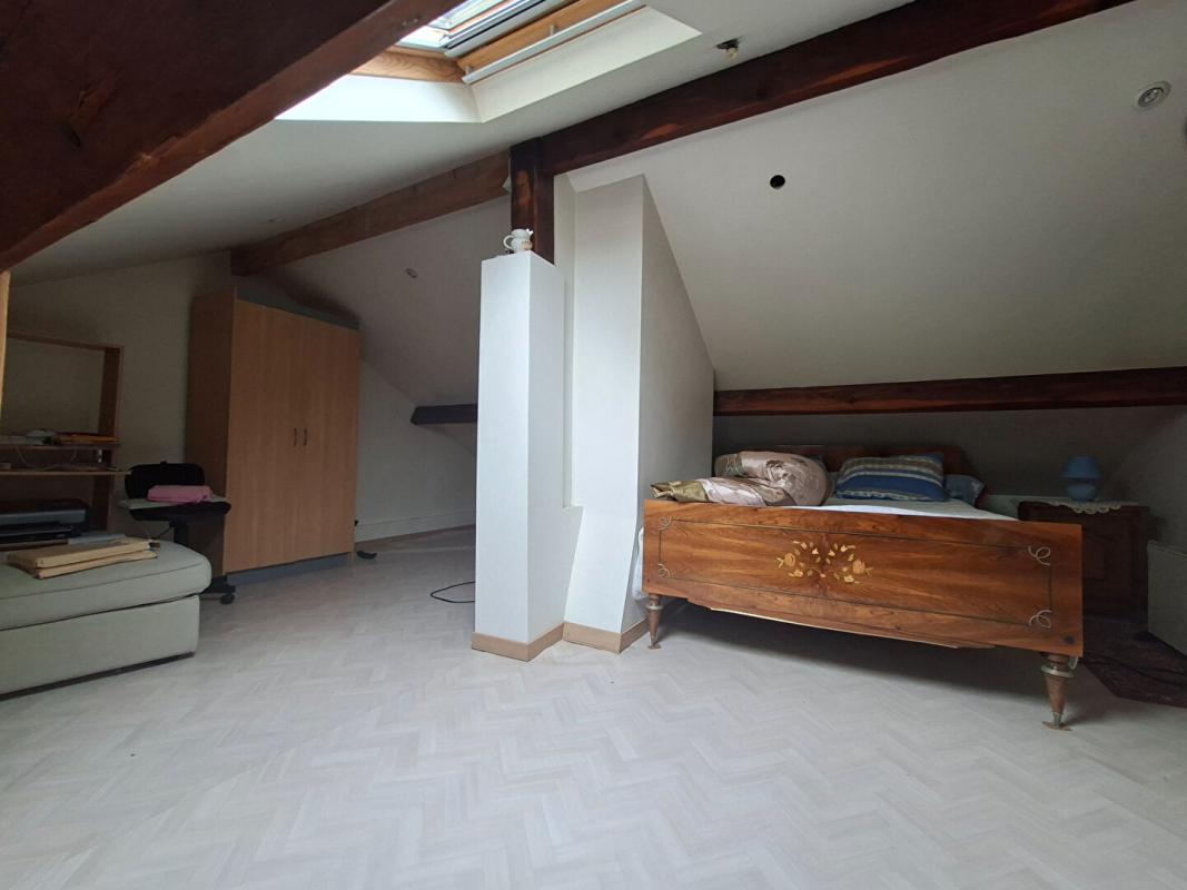 OISSEL Maison Oissel  6 pièce(s) 81 m2 11