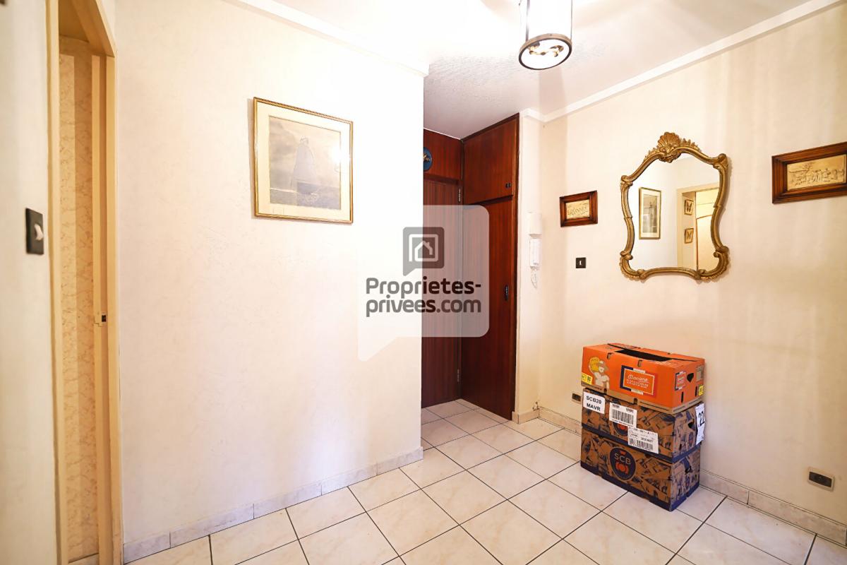 GRENOBLE GRENOBLE LA BRUYERE Grand T5 de 98m2 + Garage & Cave 2