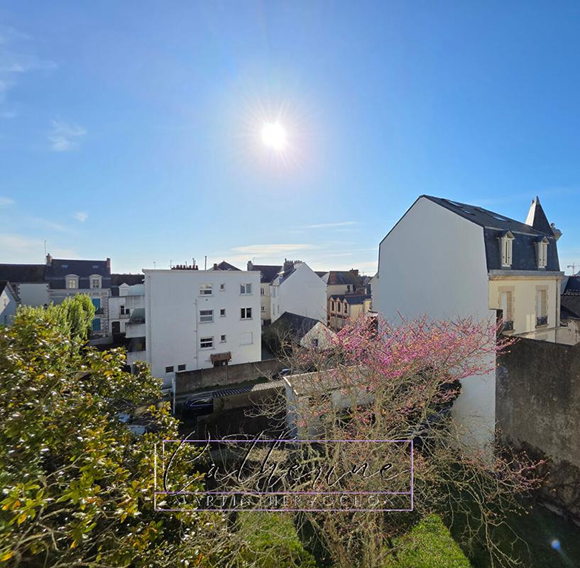 LE POULIGUEN STUDIO au calme, baigné de soleil, dans une résidence sur le port proximité Plage du Nau 10
