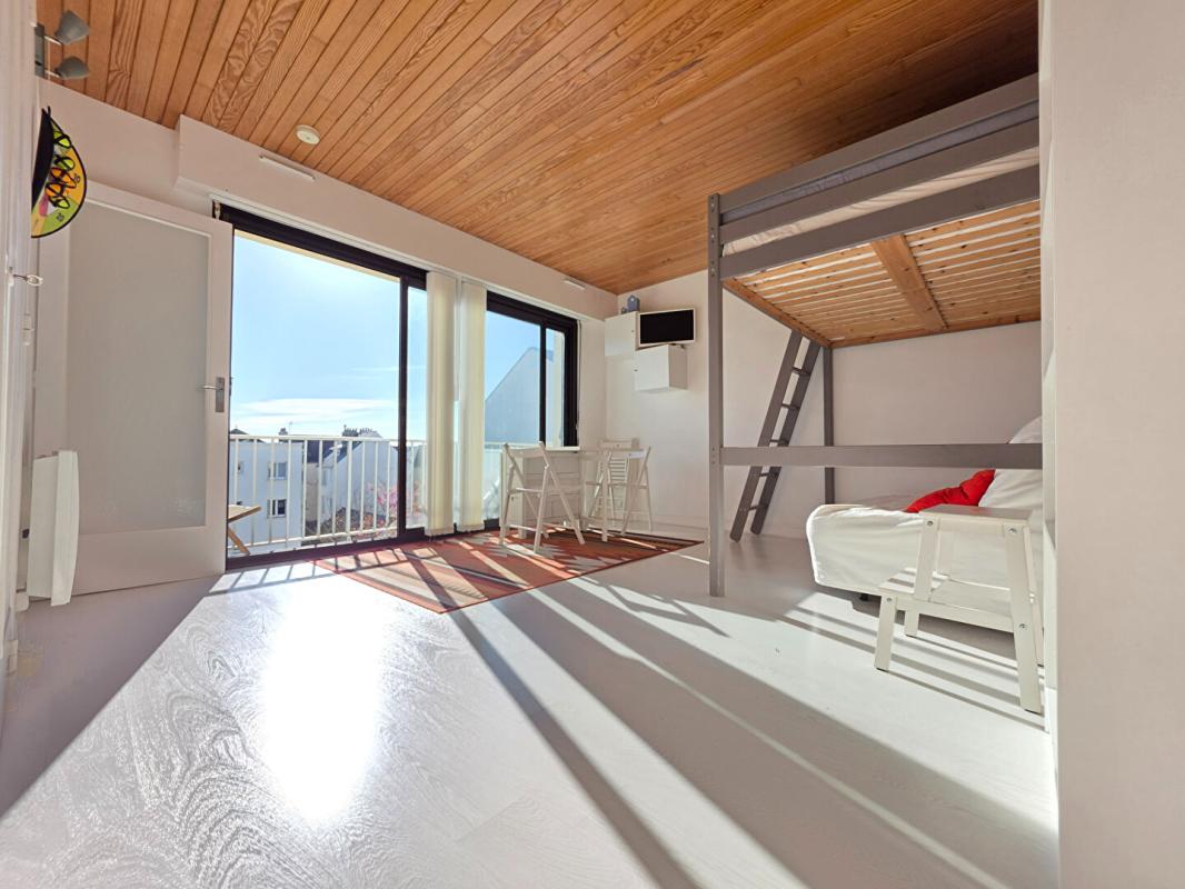 LE POULIGUEN STUDIO au calme, baigné de soleil, dans une résidence sur le port proximité Plage du Nau 9