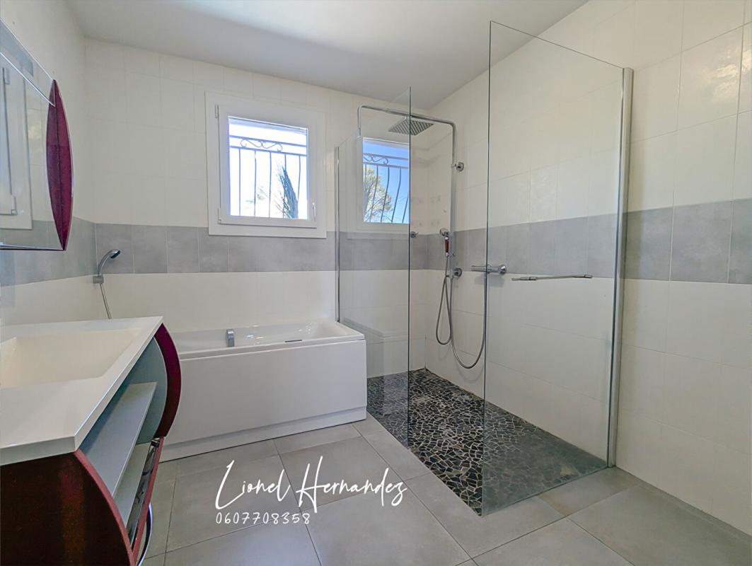 ALES Alès centre : Maison individuelle de 197m² avec 5 chambres et piscine 7