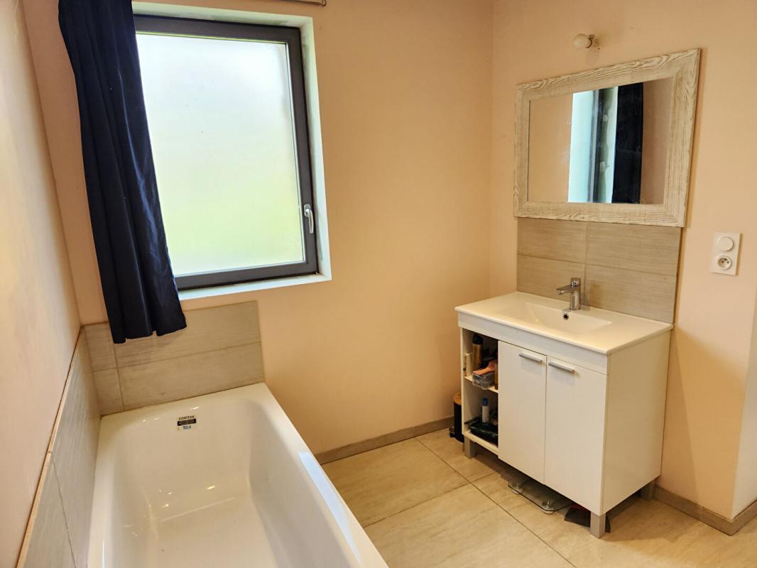 LONGCHAMPS Exclusivité - Longchamps proche Etrépagny - Belle grange restaurée de 124 m2 - 3 chambres - sur 1.145 m2 - Environnement calme - Prix : 206.500 12