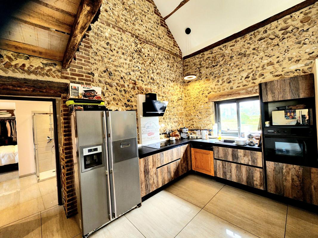 LONGCHAMPS Exclusivité - Longchamps proche Etrépagny - Belle grange restaurée de 124 m2 - 3 chambres - sur 1.145 m2 - Environnement calme - Prix : 206.500 4