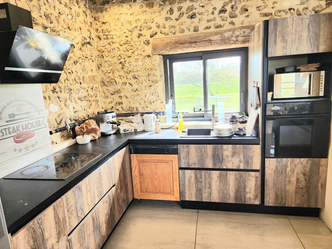 LONGCHAMPS Exclusivité - Longchamps proche Etrépagny - Belle grange restaurée de 124 m2 - 3 chambres - sur 1.145 m2 - Environnement calme - Prix : 206.500 5