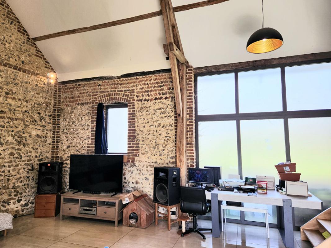 LONGCHAMPS Exclusivité - Longchamps proche Etrépagny - Belle grange restaurée de 124 m2 - 3 chambres - sur 1.145 m2 - Environnement calme - Prix : 206.500 9